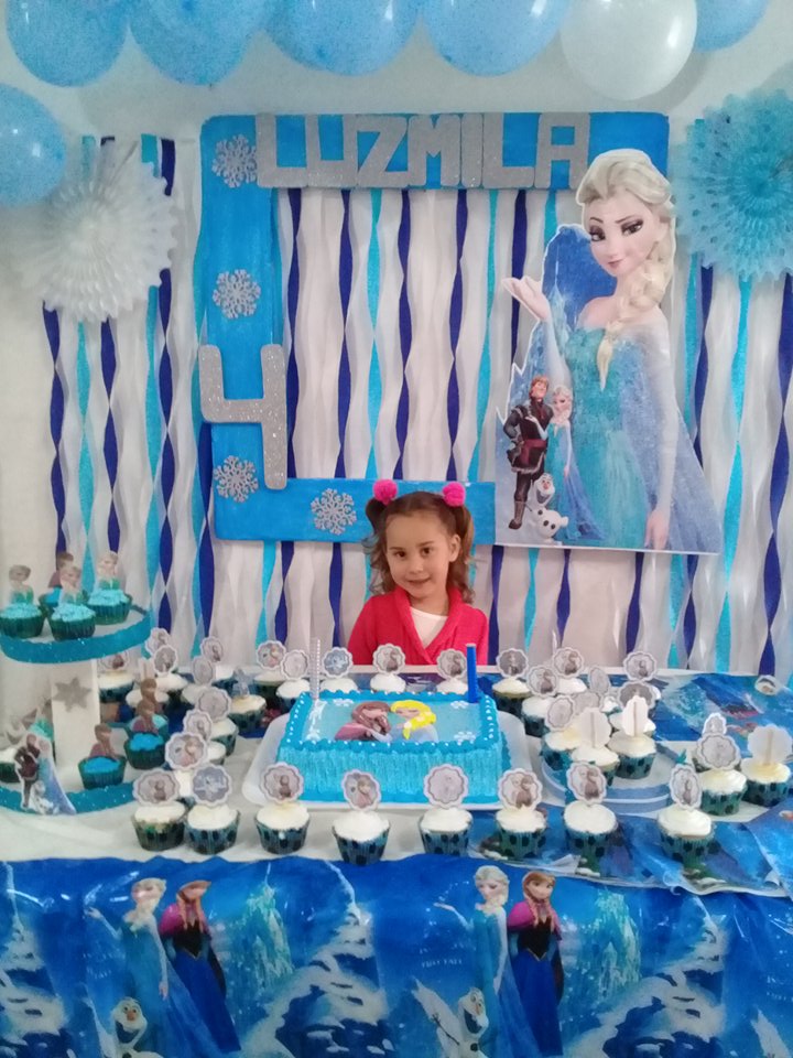 Niña recibe un pastel bien gacho de 'Frozen' y su reacción se hace viral