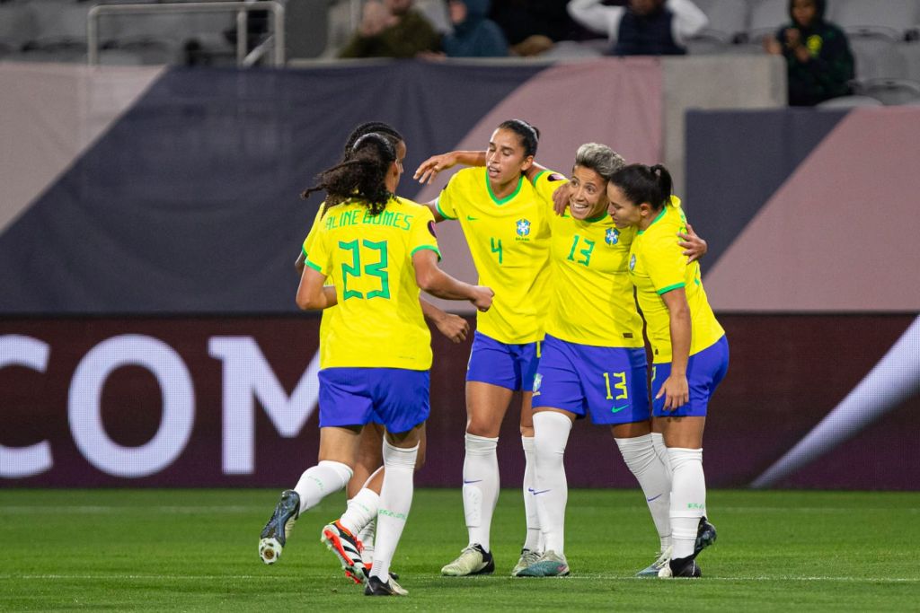LA PRENSA Diario Copa de Oro Femenino / Brasil y Colombia