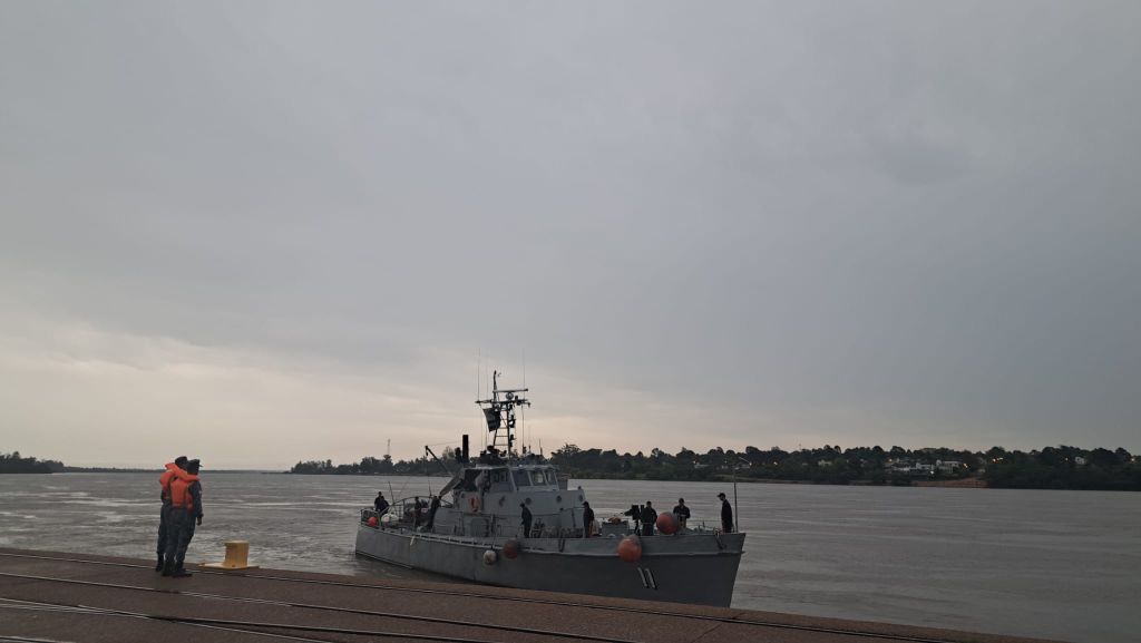LA PRENSA Diario Estuvo en el Puerto de Salto / Buque de la Armada