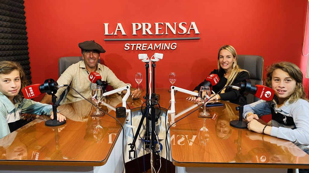 Entrevista en La Prensa Mario, Jesús y Genaro Rossi